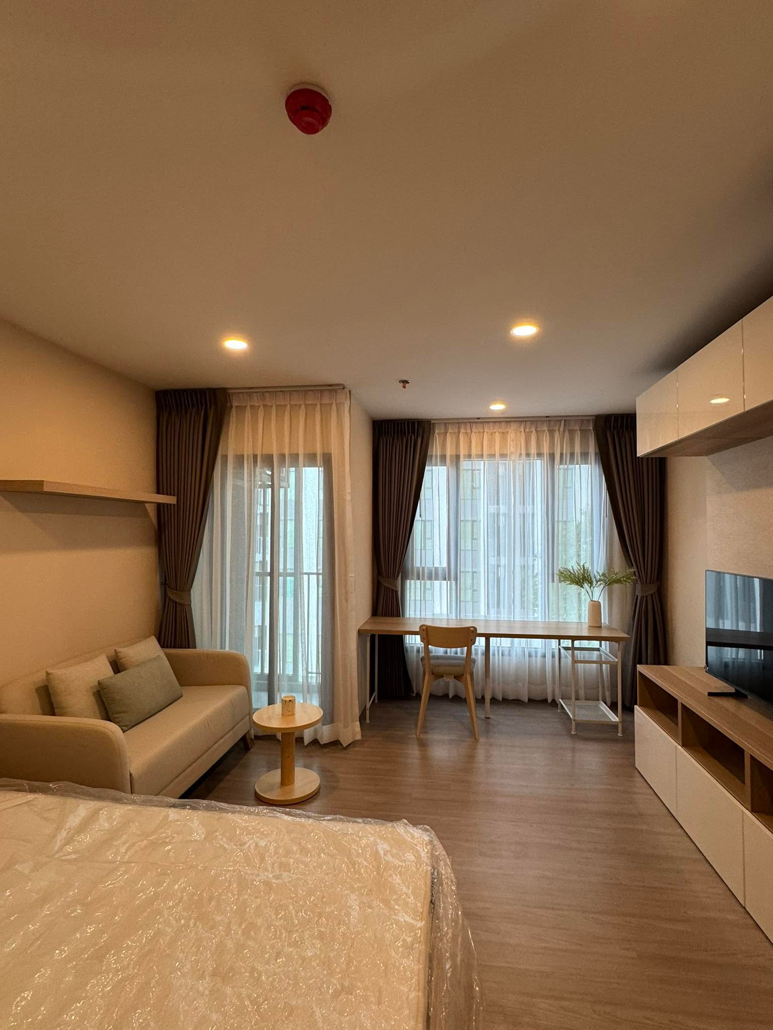 ใหม่แกะกล่อง Built-in หรู! ปล่อยเช่า Aspire สุขุมวิท-พระราม 4 ชั้น 10 วิวสระว่ายน้ำสวยฉ่ำ ใกล้ BTS พระโขนง ใหม่แกะกล่อง Built-in หรู! ปล่อยเช่า Aspire สุขุมวิท-พระราม 4 ชั้น 10 วิวสระว่ายน้ำสวยฉ่ำ ใกล้ BTS พระโขนง