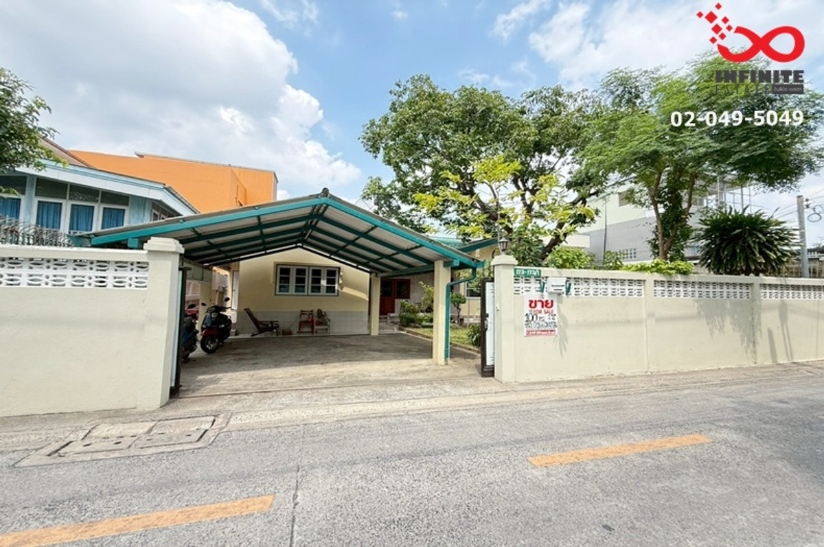 Single-storey detached house for sale, Sukhumvit 56, near BTS, near the expressway, nice house with garden in front of the house.