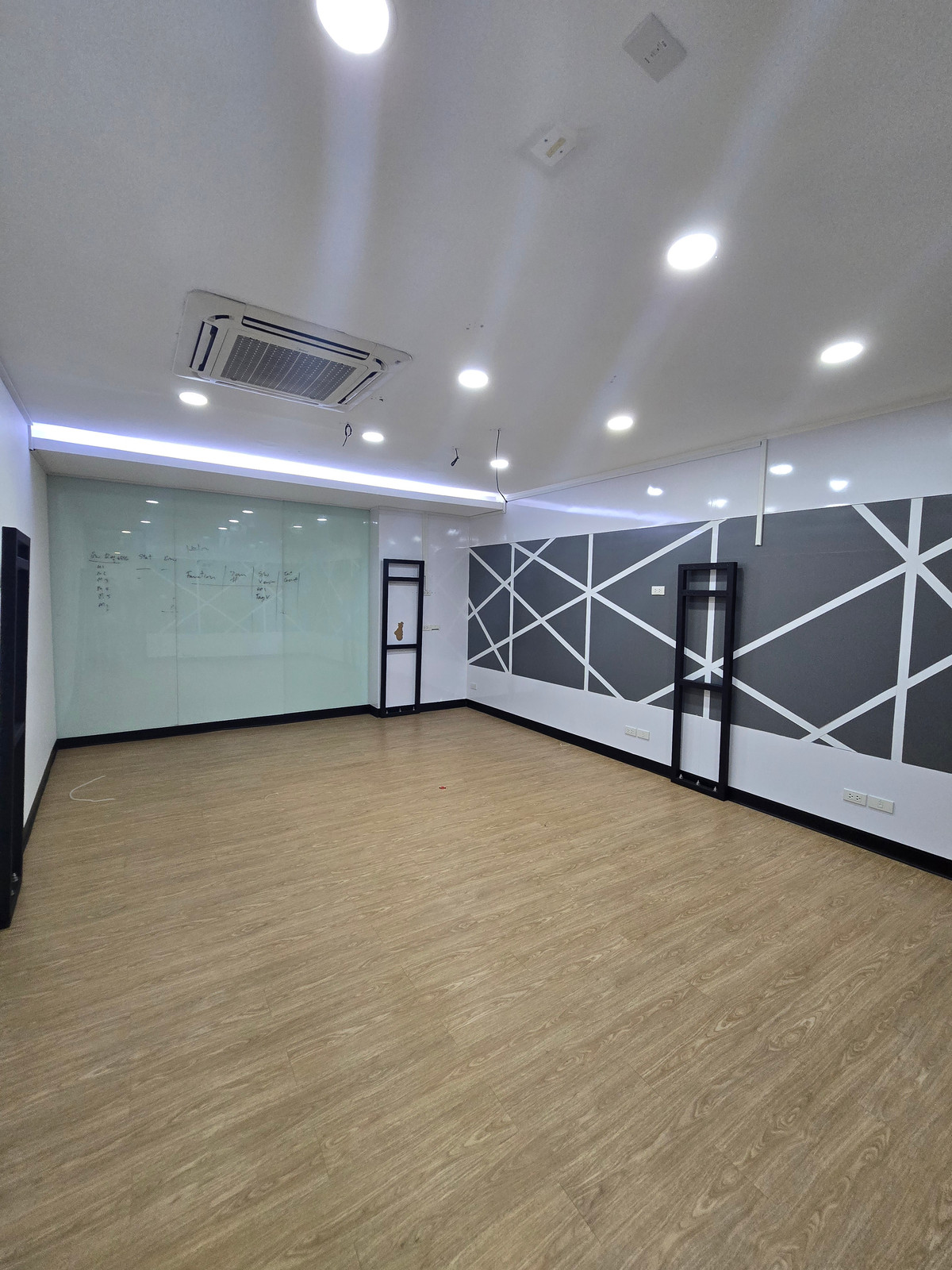 Office for sale with tenant, Amornphan Building 205, Tower 2, near MRT Cultural Center and Huai Khwang (10 minute walk) – รูปที่ 3