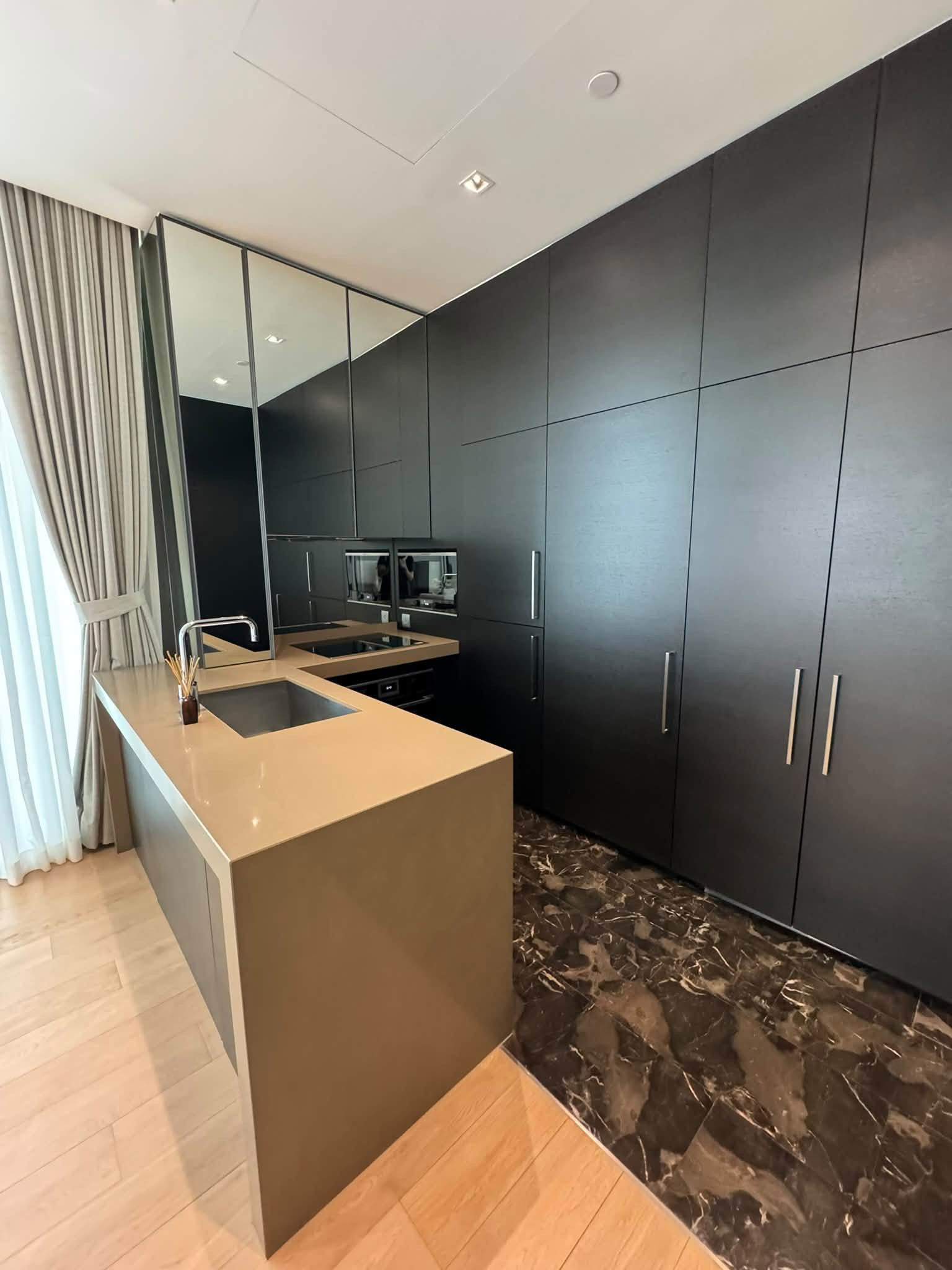 ให้เช่า 2 ห้องนอน แต่งครบ  พร้อมเข้าอยู่ ทำเลชิดลม  – รูปที่ 3