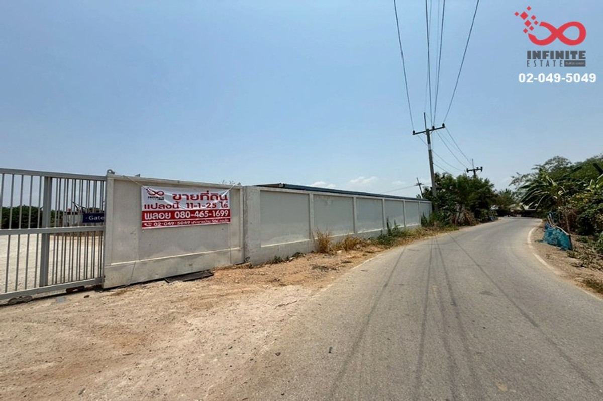 Land for sale, 11 rai already filled, Highway 304 - Sattapirom, Bang Kla, Chachoengsao, near Thai Arrow. Next to a public road