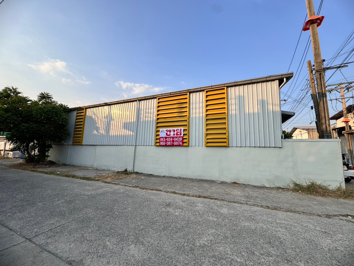 For sale cheap, corner warehouse New design and decoration of the whole house, Bang Pu Nakhon 1/2 with office (N.1462) For sale cheap, corner warehouse New design and decoration of the whole house, Bang Pu Nakhon 1/2 with office (N.1462)