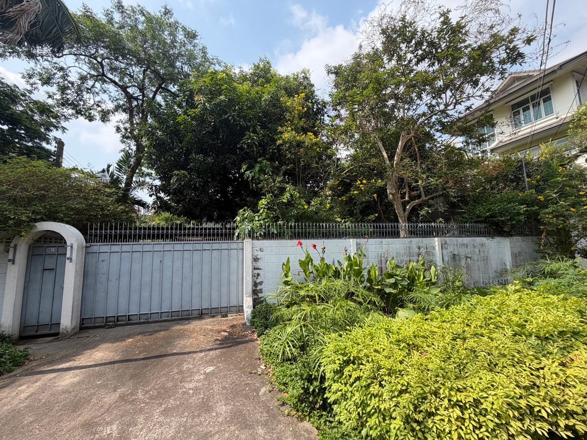 Beautiful house, good location, Soi Sukhumvit 40-42‼️ near the BTS. Beautiful house, good location, Soi Sukhumvit 40-42‼️ near the BTS.