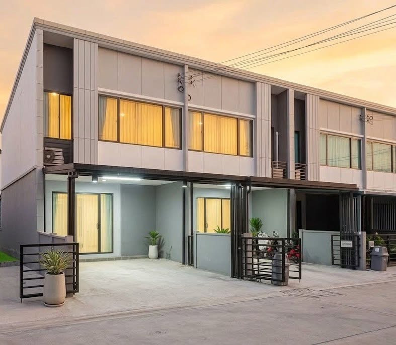 Corner townhome for sale, Pleno Srinakarin-Theparak, new condition, 4 years old, quality society, maximum safety for families. Corner townhome for sale, Pleno Srinakarin-Theparak, new condition, 4 years old, quality society, maximum safety for families.