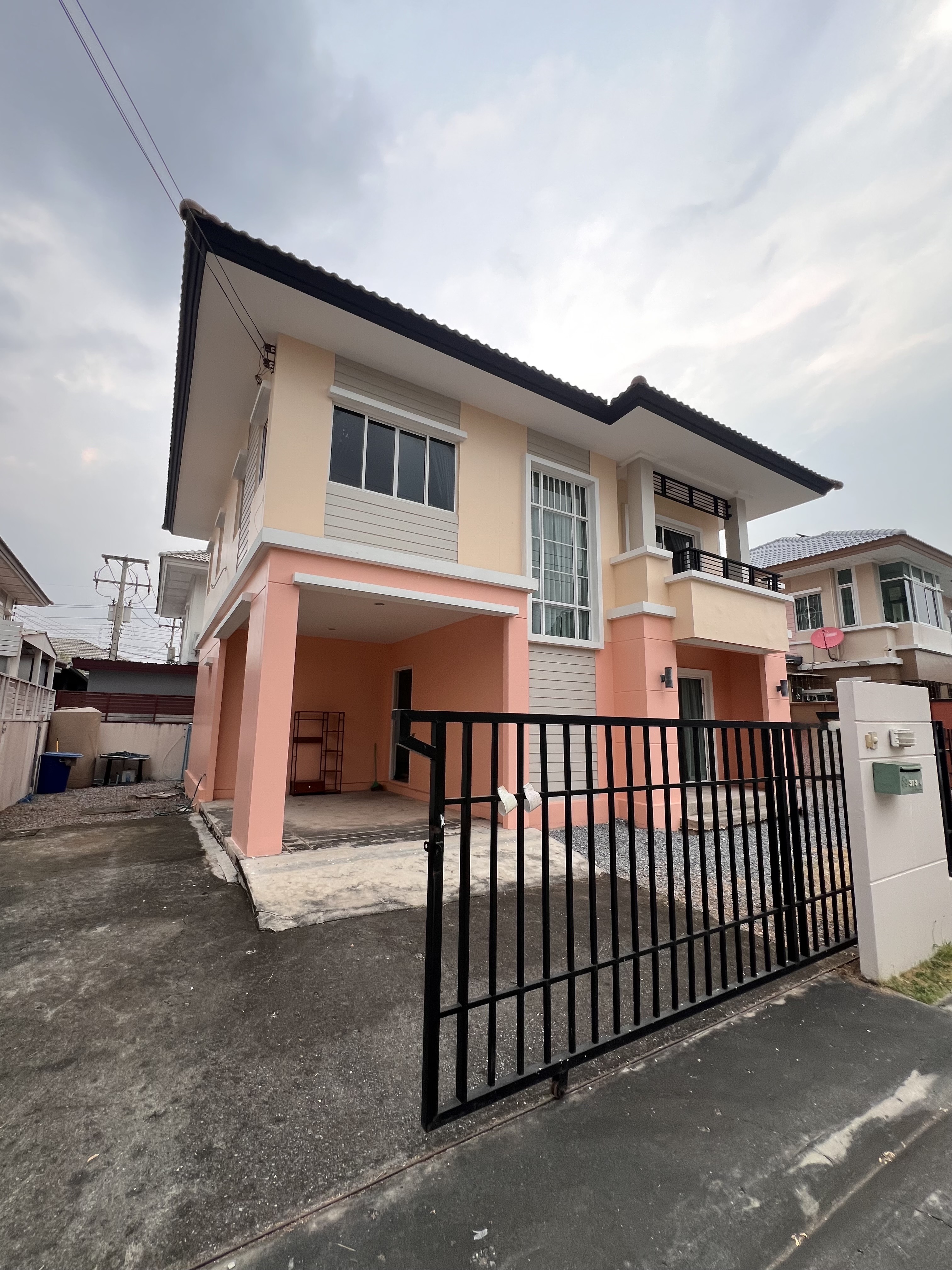 For sale/rent 2-story detached house, Pruksa Village Village 35, The Season Rangsit-Khlong 3, good location, convenient travel, near Suankularb Rangsit School.