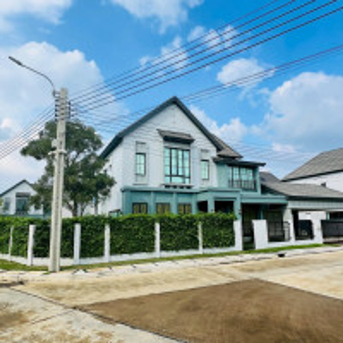 ขายบ้านหรู สราญสิริ เทียนทะเล 30 ที่ดินใหญ่ 113 ตร.ว. 13.5 ล้าน มีบ้านรับรองแยกส่วน 5 นอน 5 น้ำ ติดตั้งโซล่าเซลล์ พื้นที่ใช้สอย 264 ตร.ม. ทิศใต้รับลมดีมาก  – รูปที่ 2