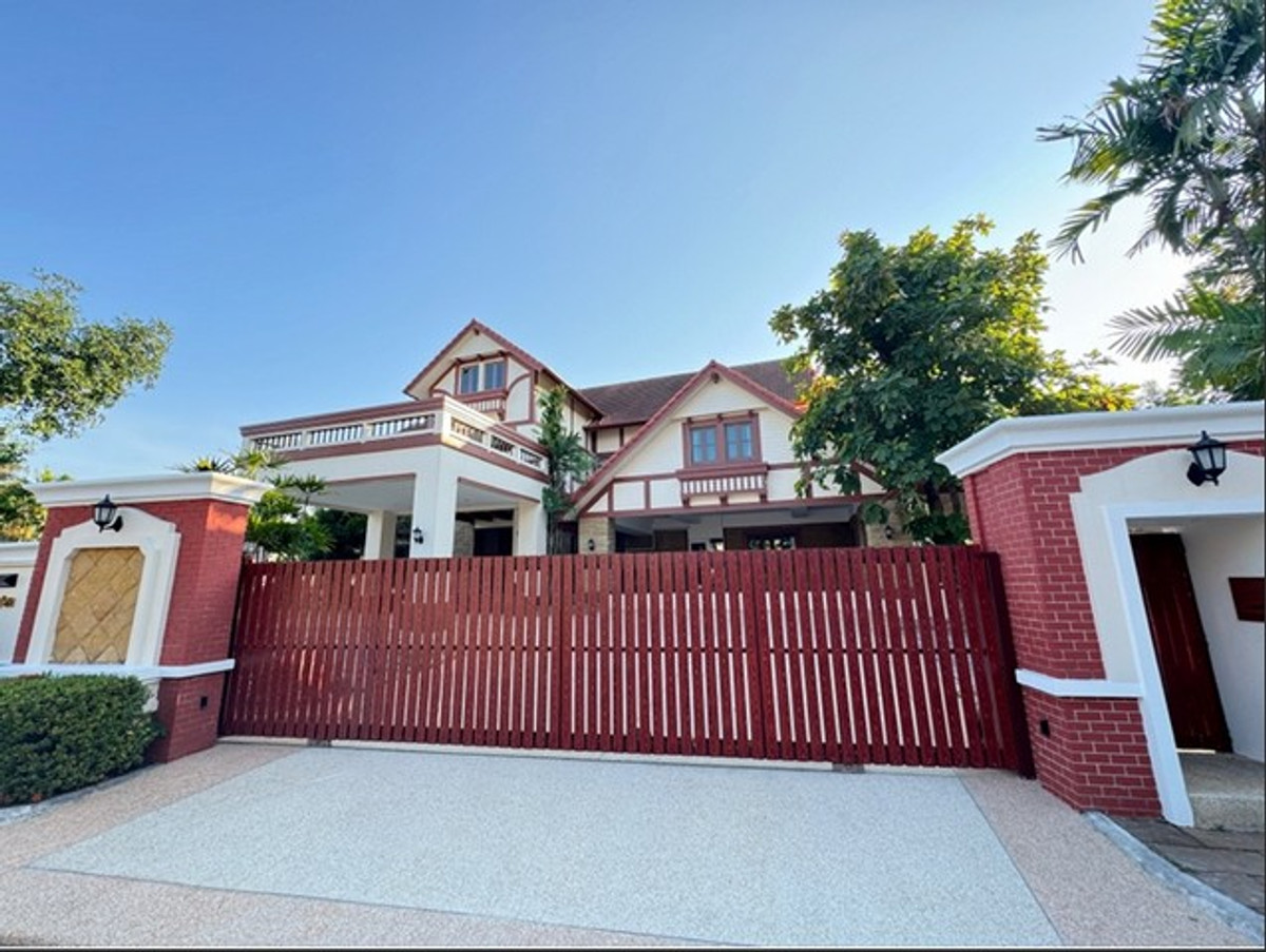 Prukpirom Regent Sukhumvit Prukpirom Regent Sukhumvit, large house with swimming pool