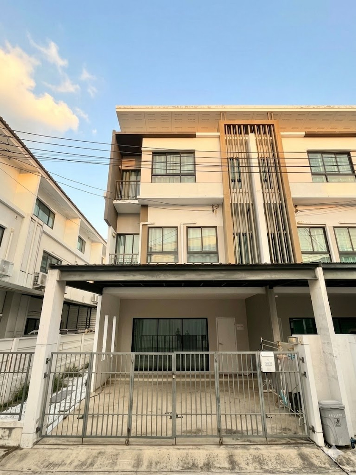 ขายทาวน์โฮม 3 ชั้น หลังมุม หมู่บ้านพาทิโอ วิภาวดี-สรงประภา ทำเลดี ใกล้ Central แจ้งวัฒนะ ขายทาวน์โฮม 3 ชั้น หลังมุม หมู่บ้านพาทิโอ วิภาวดี-สรงประภา ทำเลดี ใกล้ Central แจ้งวัฒนะ