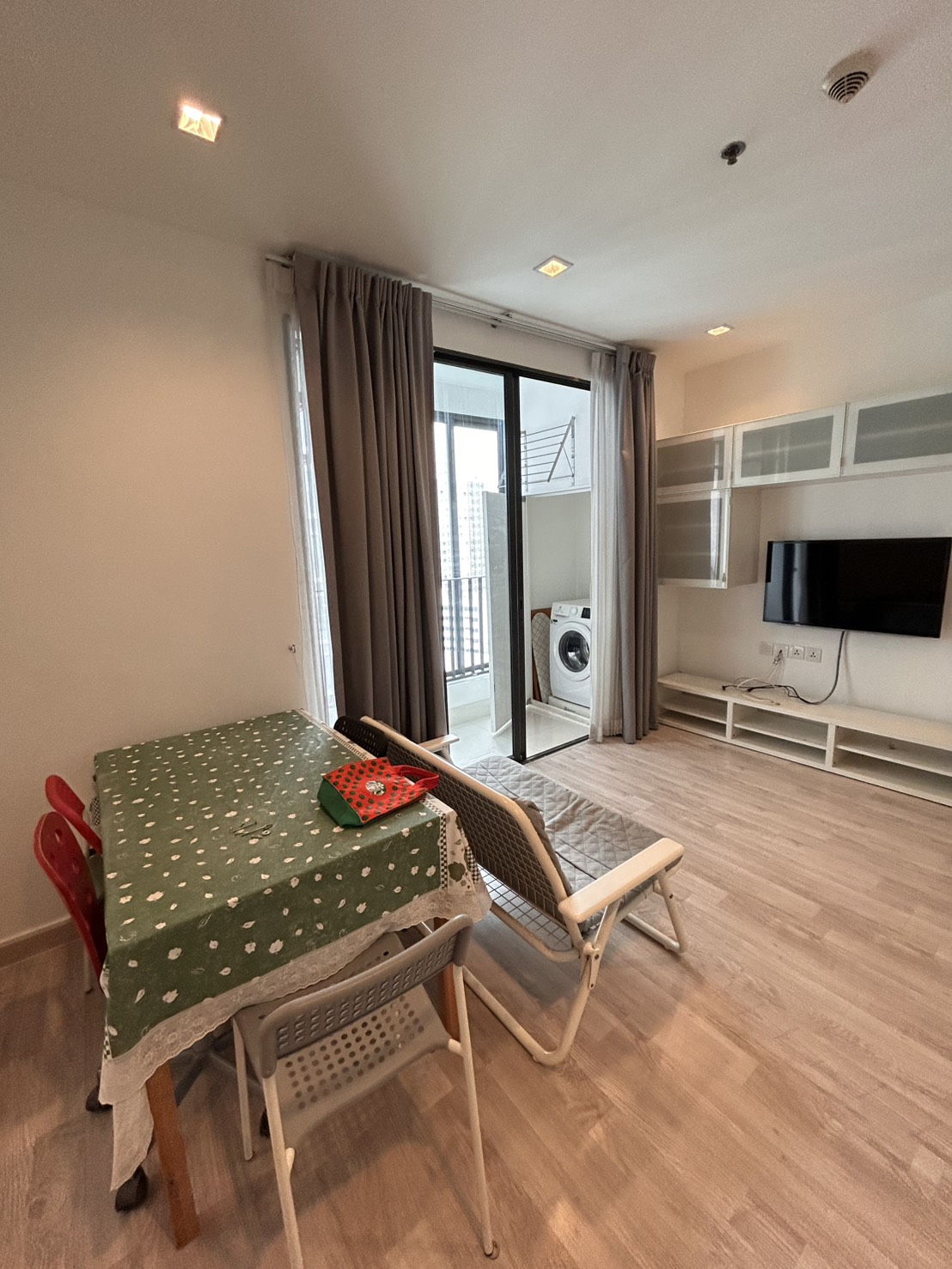 ให้เช่า Ideo Mobi Sathorn ห้องสวย น่าอยู่ พื้นที่เยอะ ราคาดีมาก ให้เช่า Ideo Mobi Sathorn ห้องสวย น่าอยู่ พื้นที่เยอะ ราคาดีมาก