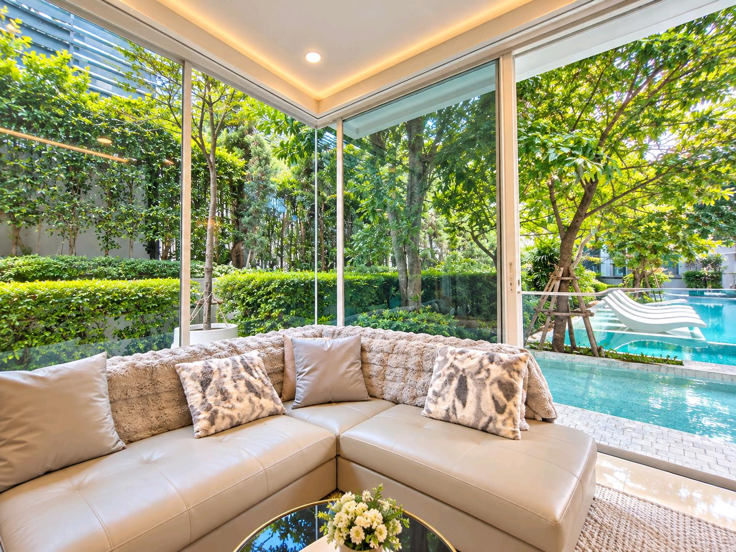 For sale and rent Chewathai Residence Thonglor, Pool Access, corner room, fully furnished. For sale and rent Chewathai Residence Thonglor, Pool Access, corner room, fully furnished.