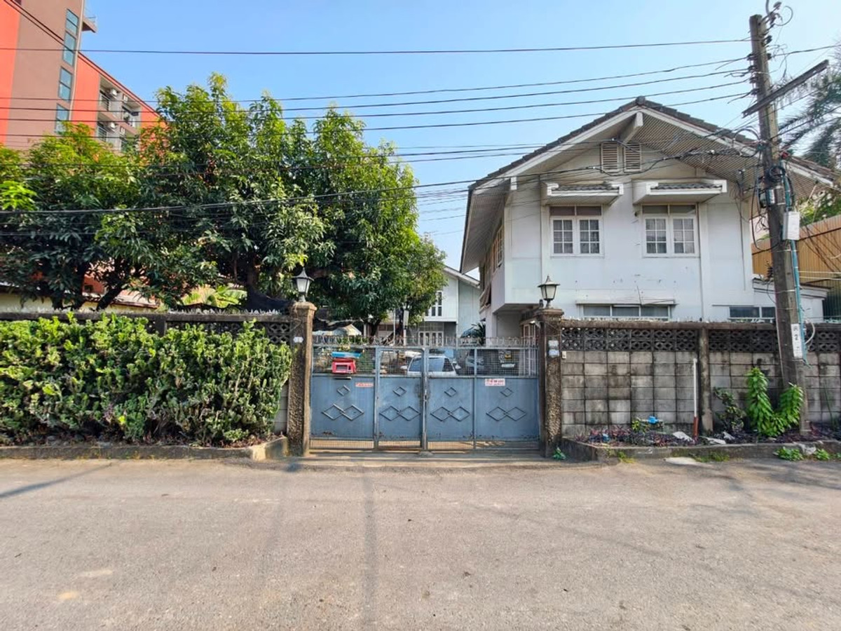 ขายที่ดินพร้อมสิ่งปลูกสร้างบ้าน 3 หลัง ภายในบ้าน208 ตรว. ขายที่ดินพร้อมสิ่งปลูกสร้างบ้าน 3 หลัง ภายในบ้าน208 ตรว.