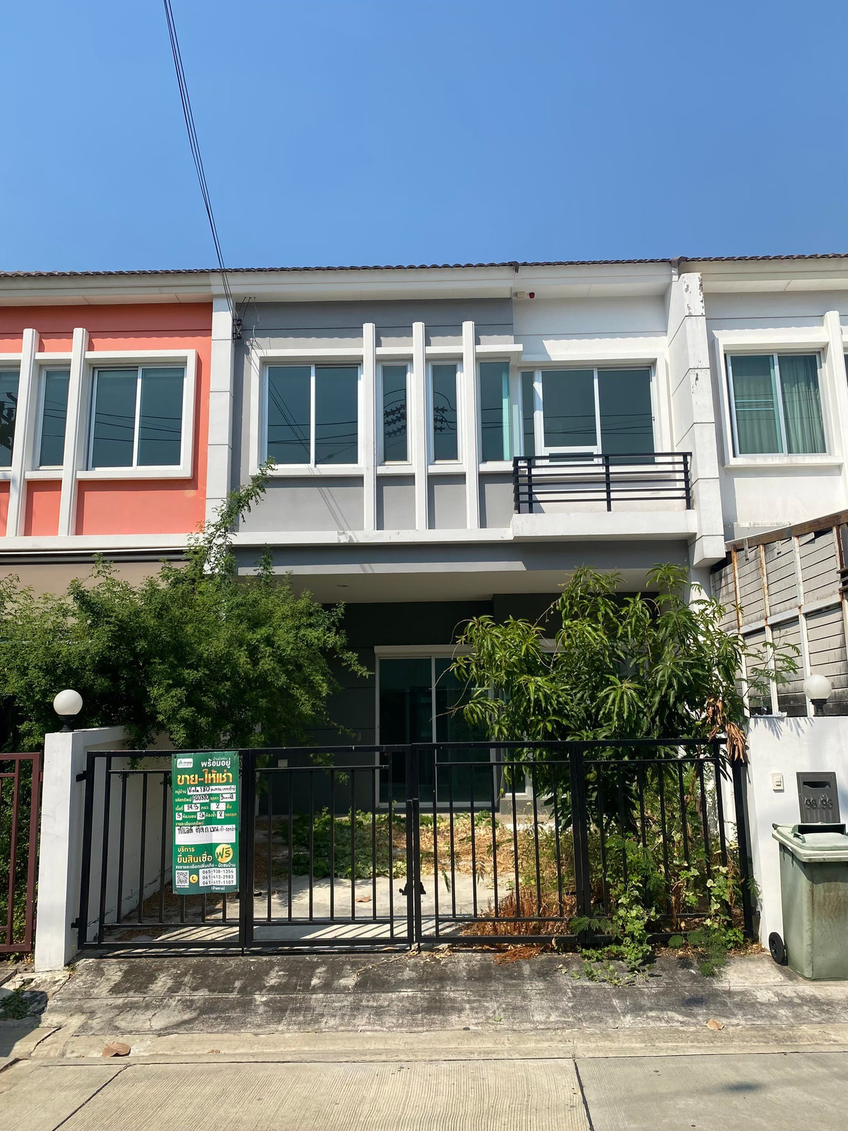 Renovated townhome VISTA180 Wongwaen-Theparak, near schools, hospitals, markets, shopping areas. Renovated townhome VISTA180 Wongwaen-Theparak, near schools, hospitals, markets, shopping areas.