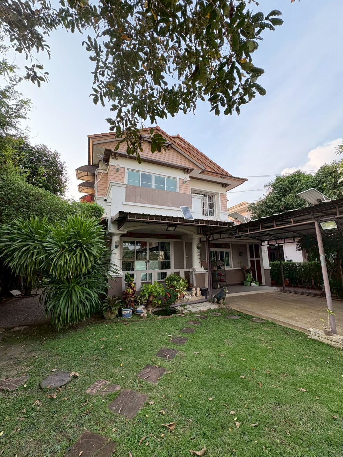Urgent sale, two-story detached house Parichat Village 345, corner house 108 sq m., near the main road 345