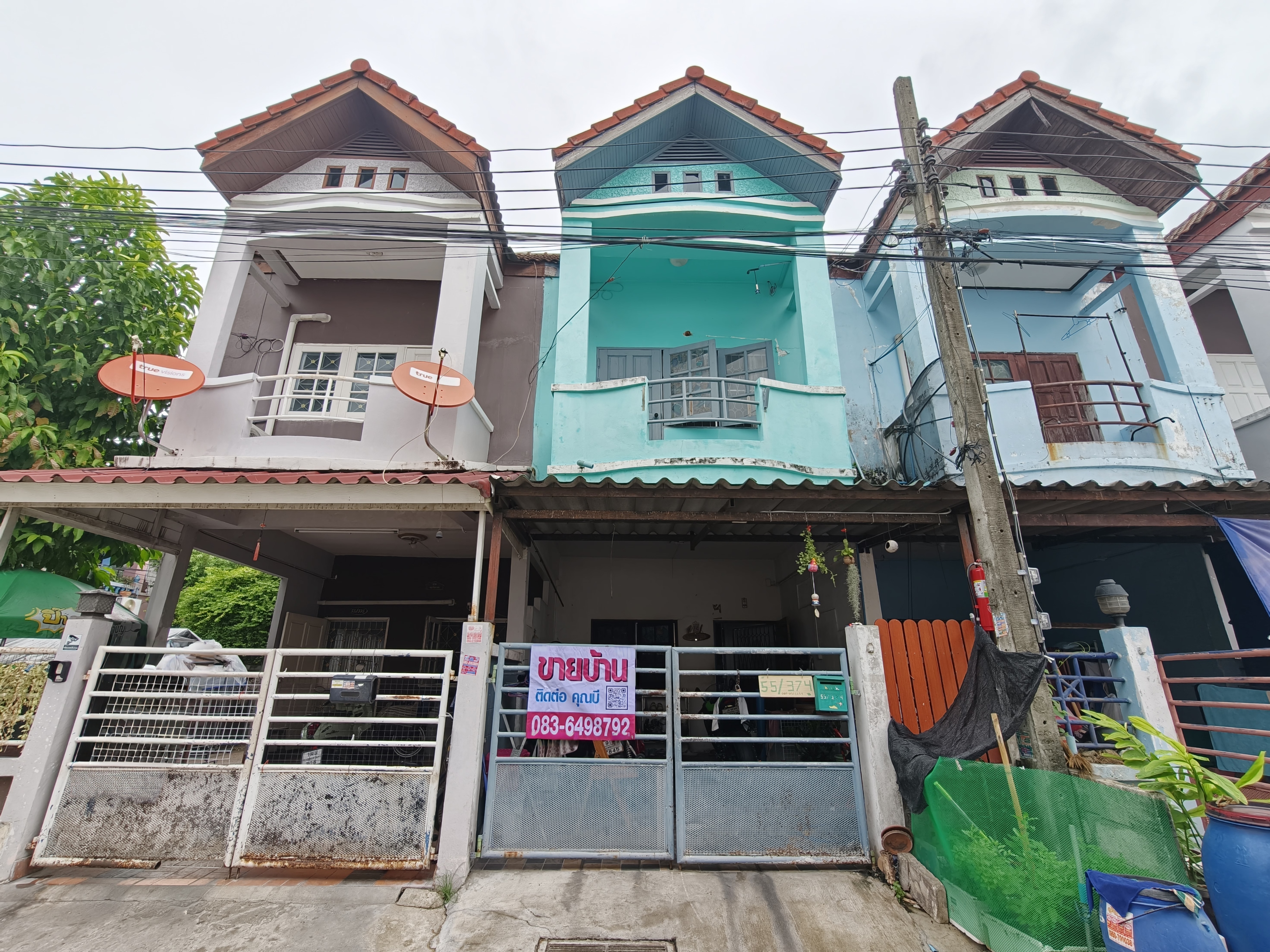 Townhouse for sale, Lert Ubon Phraya Suren 44, area 16 sq m, usable area 102 sq m, 2 floors, 3 bedrooms, 2 bathrooms, kitchen addition, parking for 1 car, house wont hit anyone, strong structure. Ramintra-Khubon location Near Fashion Island Townhouse for sale, Lert Ubon Phraya Suren 44, area 16 sq m, usable area 102 sq m, 2 floors, 3 bedrooms, 2 bathrooms, kitchen addition, parking for 1 car, house wont hit anyone, strong structure. Ramintra-Khubon location Near Fashion Island
