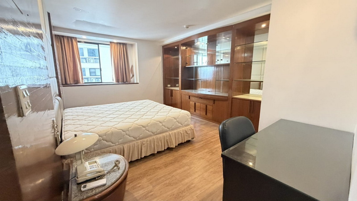 Sale Condo 3 bedrooms, High Floor, Phrom Phong Area Sale Condo 3 bedrooms, High Floor, Phrom Phong Area