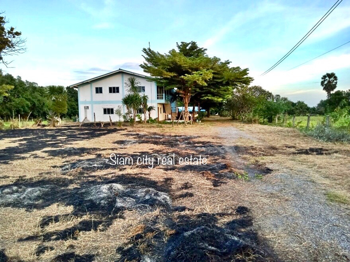 Land and buildings for sale are warehouses, warehouses, and 2 worker housing units. – รูปที่ 2