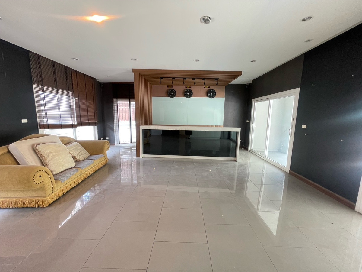 Office ทำเลดีที่สุดสำหรับธุรกิจขนส่งและนำเข้า-ส่งออก! เช่า Home Office ใกล้สุวรรณภูมิ 4 ชั้นเต็ม + ชั้นดาดฟ้า – รูปที่ 3