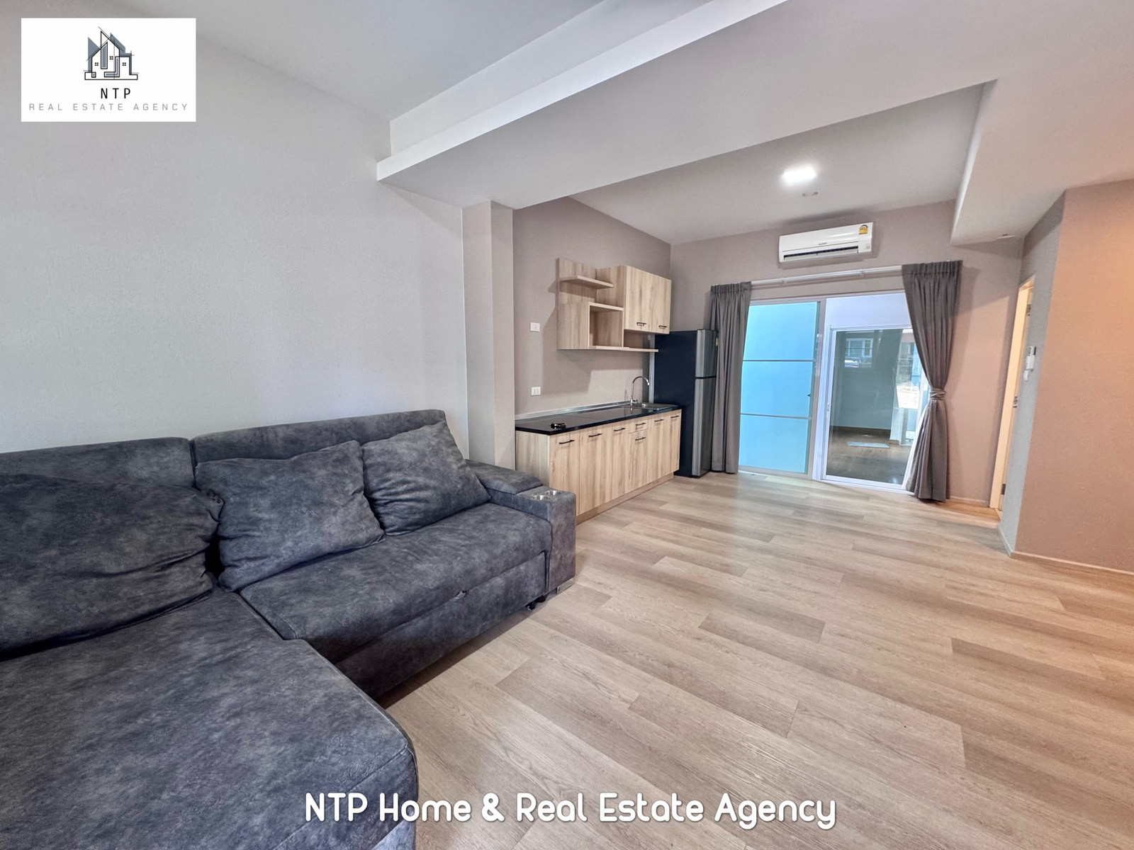 For rent | For rent townhome, 2-3 bedrooms, after adding more rooms. Very spacious + air conditioned Can add furniture. House in good location, opposite Mega Bangna, popular village 📍 Indy Bangna-Ramkhamhaeng 2 👍🏻