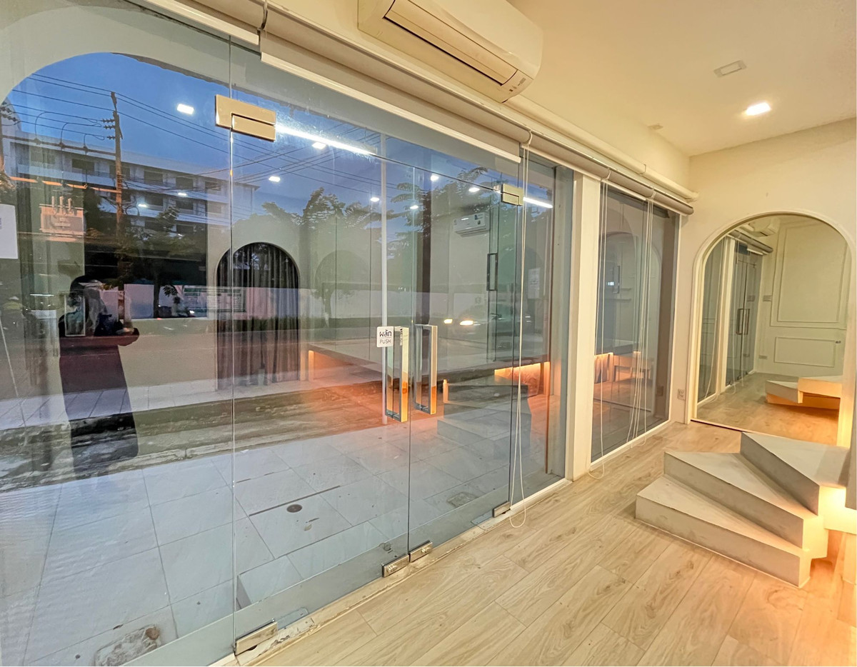 For rent✅ office / showroom with free parking For rent✅ office / showroom with free parking
