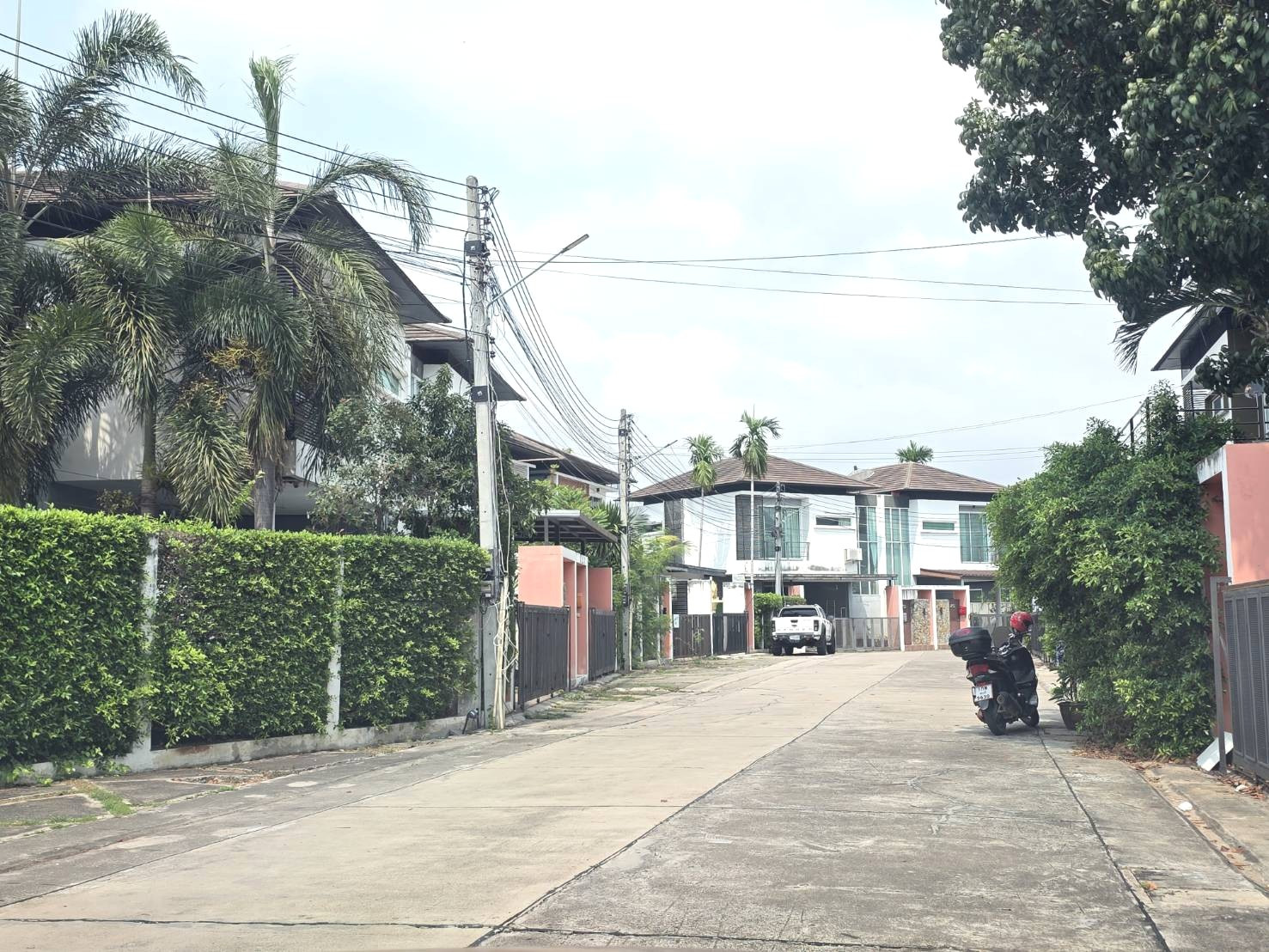near International Schools and Industrial Estate in Pattaya! 2-storey house best deal!!! 