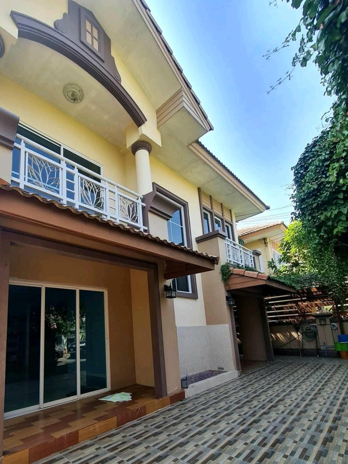 Single detached house, corner house, urgent sale, Passorn 7, Rattanathibet. Single detached house, corner house, urgent sale, Passorn 7, Rattanathibet.