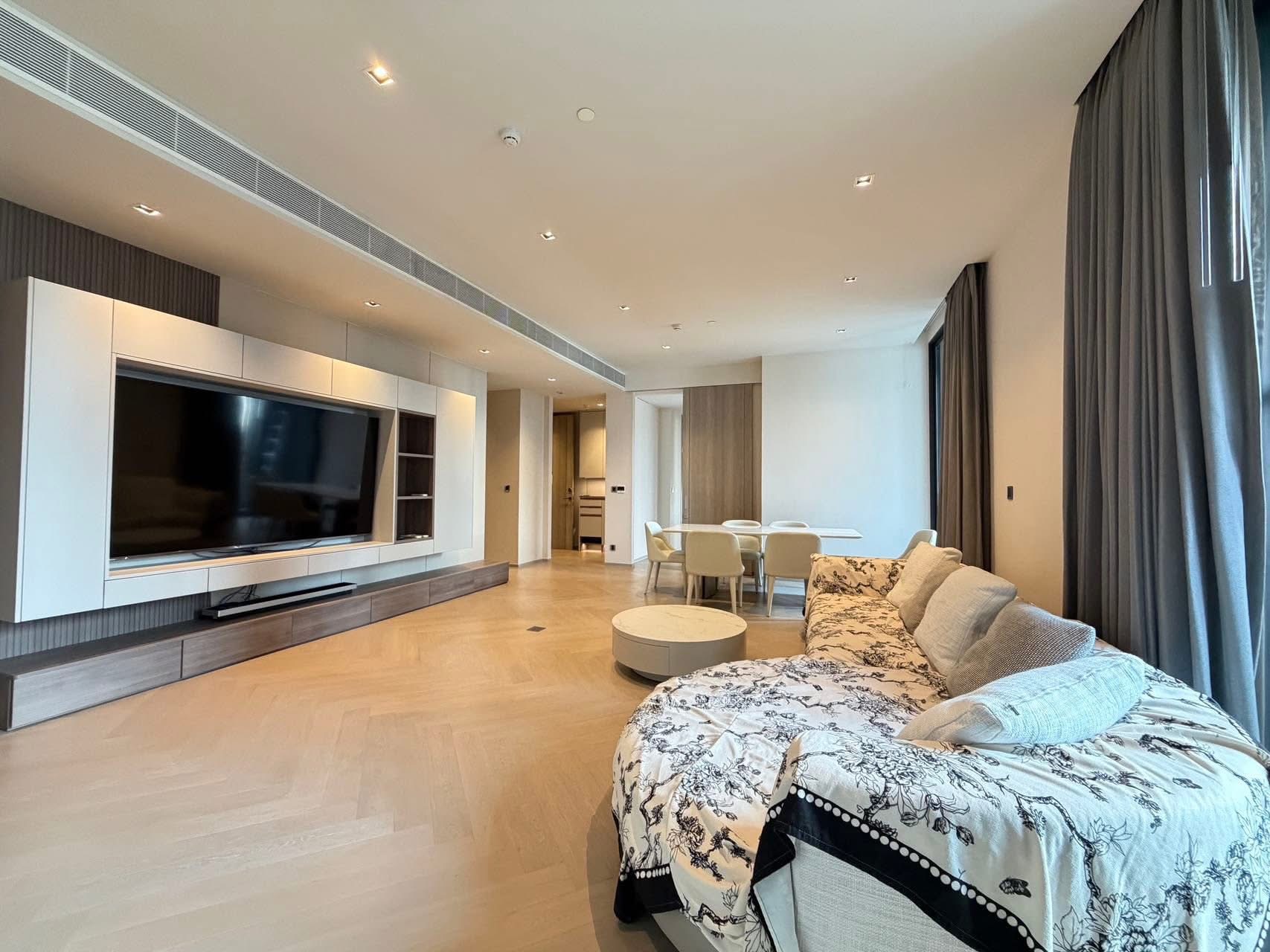 The Reserve Sathorn: 182sqm. High Floor 4bed 4bath + Study Sell 65,000,000 Rent: 200,000/mth Am: 0656199198 The Reserve Sathorn: 182sqm. High Floor 4bed 4bath + Study Sell 65,000,000 Rent: 200,000/mth Am: 0656199198