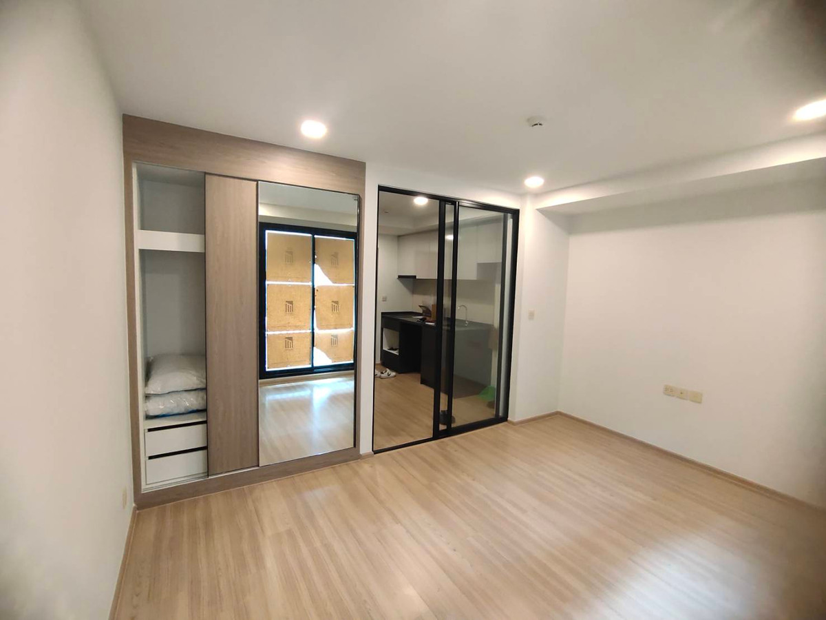 Pet friendly and Low rise condo Located at BTS Vivtory monument from Major development