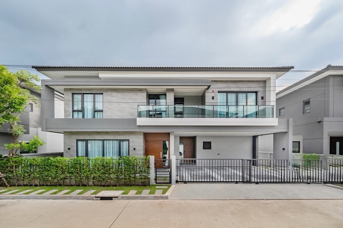 บ้านเดี่ยวหรู พร้อมเฟอร์นิเจอร์ครบ ใกล้เมกะบางนา โรงเรียนนานาชาติ และโรงพยาบาลหลายแห่ง บ้านเดี่ยวหรู พร้อมเฟอร์นิเจอร์ครบ ใกล้เมกะบางนา โรงเรียนนานาชาติ และโรงพยาบาลหลายแห่ง