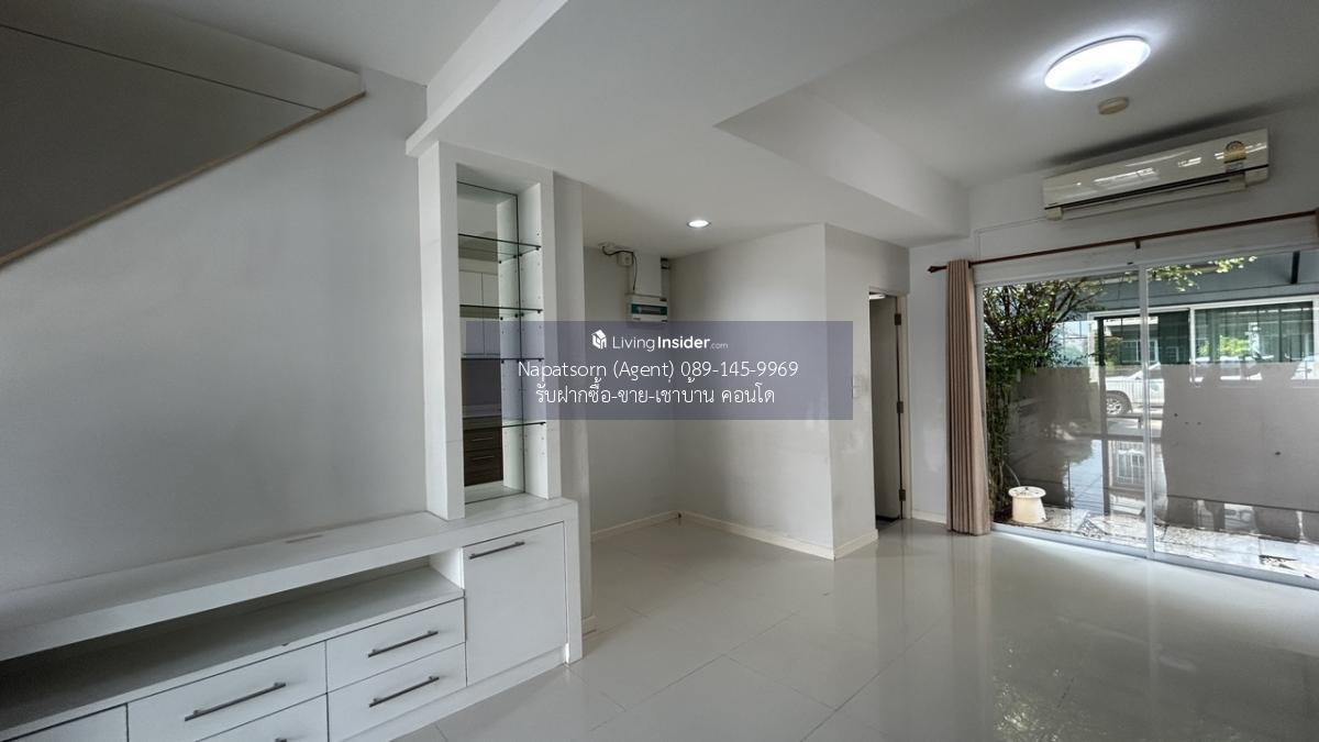 2-story townhome for rent, Land&House Lat Krabang-Romklao Zone Beautiful built-in woodwork 2-story townhome for rent, Land&House Lat Krabang-Romklao Zone Beautiful built-in woodwork