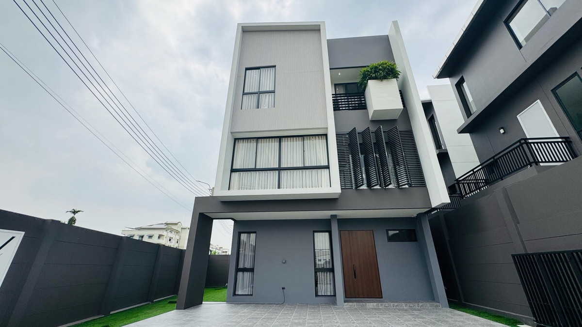 💎 Brand new 3-story detached house, Modern Luxury design, Lat Phrao 101, just 3 minutes to MRT, starting at only 13.99 million baht🔥 💎 Brand new 3-story detached house, Modern Luxury design, Lat Phrao 101, just 3 minutes to MRT, starting at only 13.99 million baht🔥
