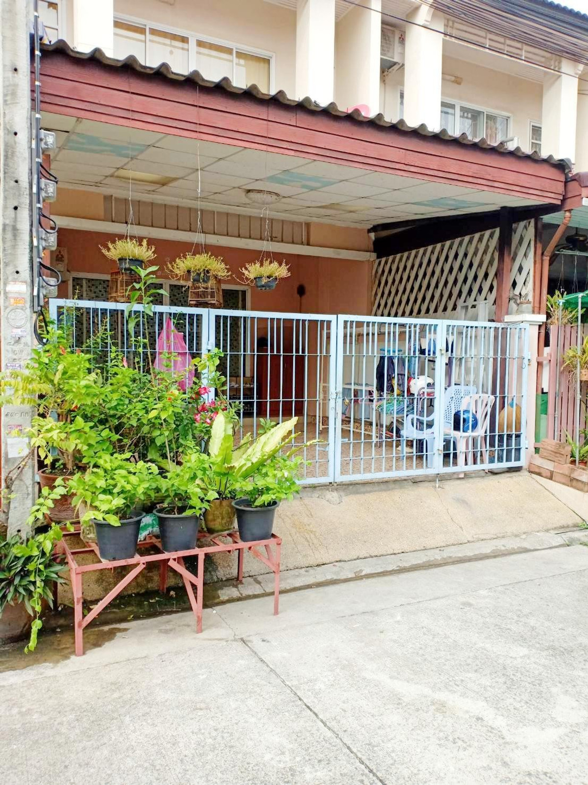 Townhome for sale, Thanapirom Village, Phetkasem 69, 21.3 sq m, 3 bedrooms, 3 bathrooms, house in good condition.