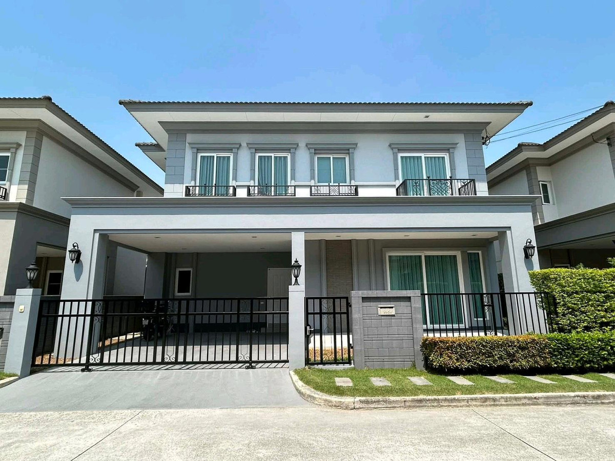 🏡 House for rent, ready to move in.60,000 baht per month if the 3 year contract is negotiable. Grandio Village Phetkasem 81 (new house)📌 Details • 4 bedrooms, 3 bathrooms • Curtains, air conditioning in every room. • Kitchen, laundry room • Living