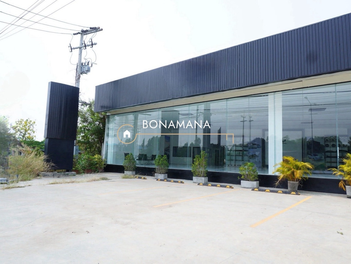 Newly renovated showroom for sale with land, prime location, Phichit Province. – รูปที่ 2