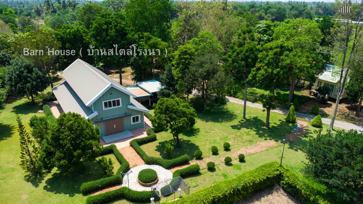 ขายบ้านพักตากอากาศ พร้อมที่ดิน 13 ไร่ โพธาราม ราชบุรี | อยู่เองก็ได้ ทำ Event คาเฟ่ หรือ Retreat ได้จริง ใกล้กรุงเทพ พร้อมใช้งานทันที | Barn House แปลงใหญ่หายาก — ด้วยขนาดที่ดินและความพร้อมลักษณะนี้ ในโซนนี้ไม่ได้มีออกสู่ตลาดบ่อย  – รูปที่ 2
