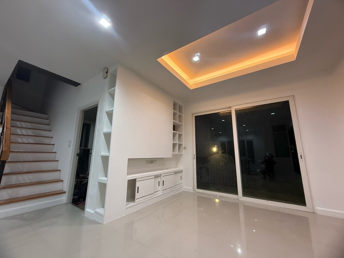 K-6892 Urgent sale 🔥 🔥 ! Golden Neo On Nut-Phatthanakan Village, beautiful house, good location, convenient travel. K-6892 Urgent sale 🔥 🔥 ! Golden Neo On Nut-Phatthanakan Village, beautiful house, good location, convenient travel.