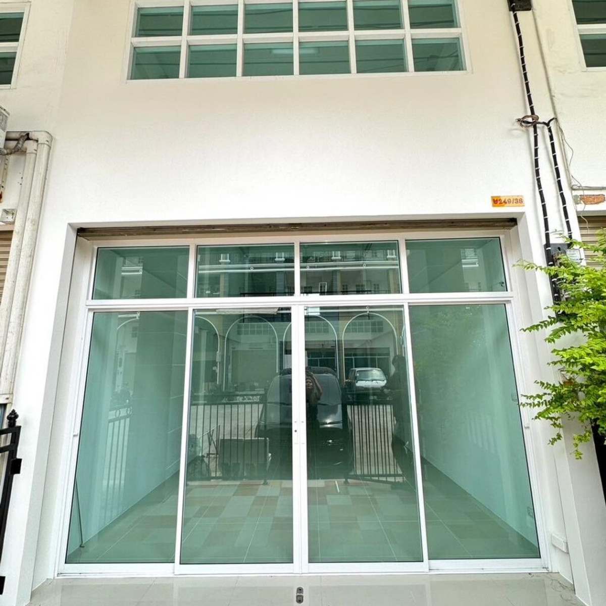 Commercial building for sale, 3.5 floors, 17 square meters, 3 bathrooms, Tulip Square project, next to Phetkasem Road, near Phutthamonthon Sai 4 Road, in the same area as Sena Kith Condo. – รูปที่ 2
