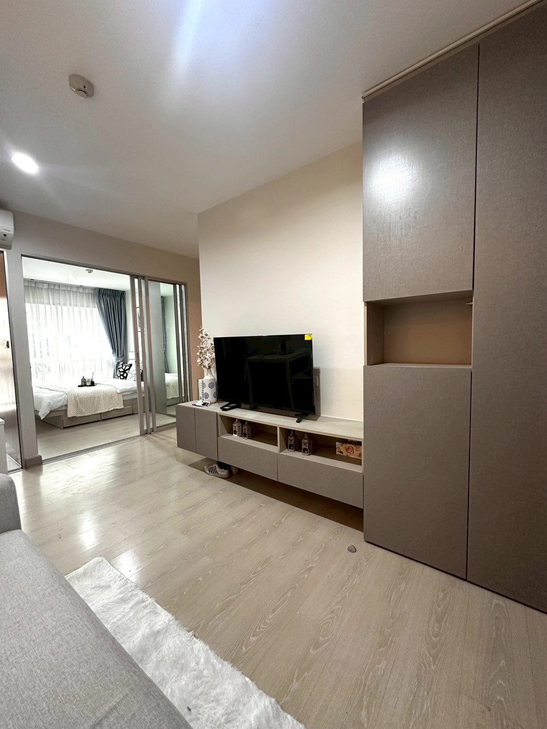 Selling Niche ID Sukhumvit 113. Excellent location on Sukhumvit Road, convenient transportation, near BTS Samrong. Fully furnished, ready to move in. Beautiful unit, easy to live in or rent out as an investment. Selling Niche ID Sukhumvit 113. Excellent location on Sukhumvit Road, convenient transportation, near BTS Samrong. Fully furnished, ready to move in. Beautiful unit, easy to live in or rent out as an investment.
