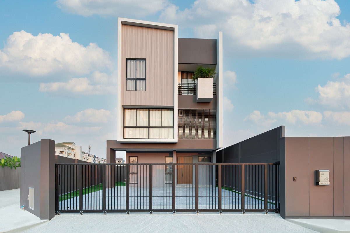 House with land Feel Town Lat Phrao 101 / 4 bedrooms (for sale), House With Land Feel Town Lat Phrao 101 Feel Town Lat Phrao 101 / 4 Bedrooms (FOR SALE) TPM380 House with land Feel Town Lat Phrao 101 / 4 bedrooms (for sale), House With Land Feel Town Lat Phrao 101 Feel Town Lat Phrao 101 / 4 Bedrooms (FOR SALE) TPM380