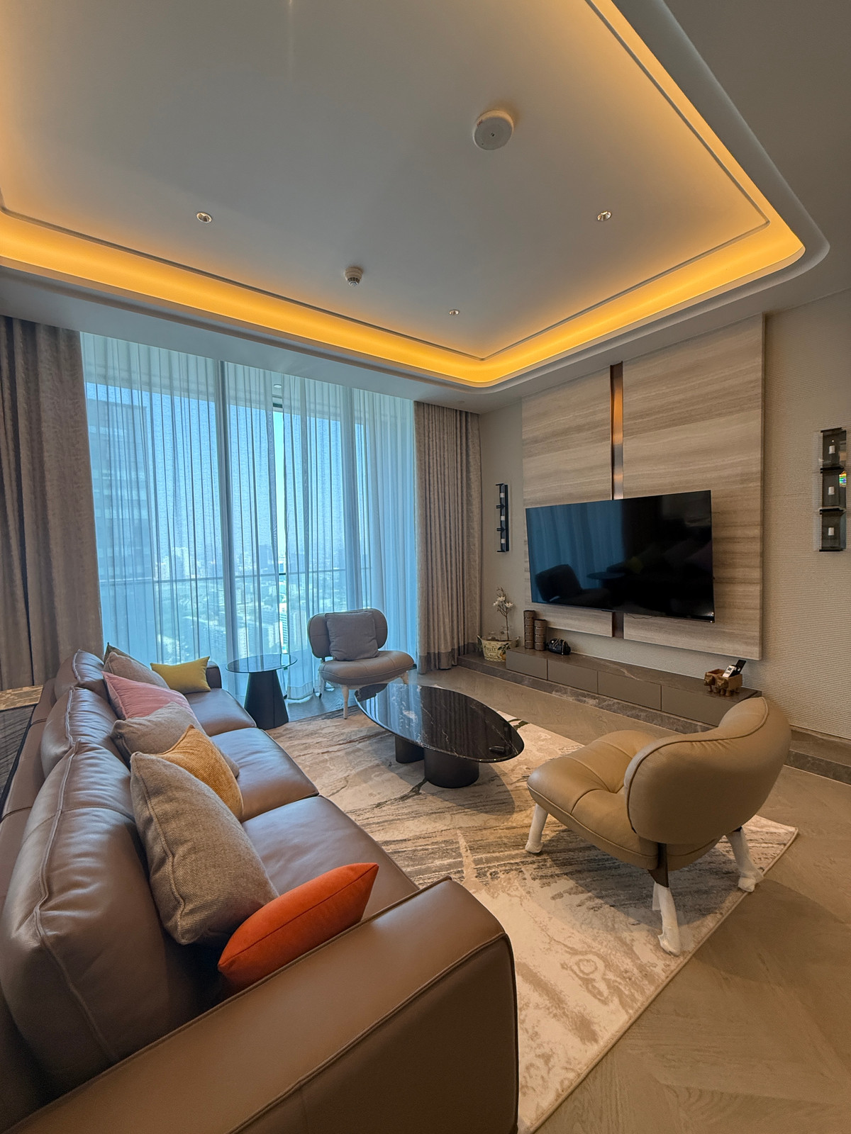 Brand new room, Just finish decorate, high floor, no one ever live in. Brand new room, Just finish decorate, high floor, no one ever live in.
