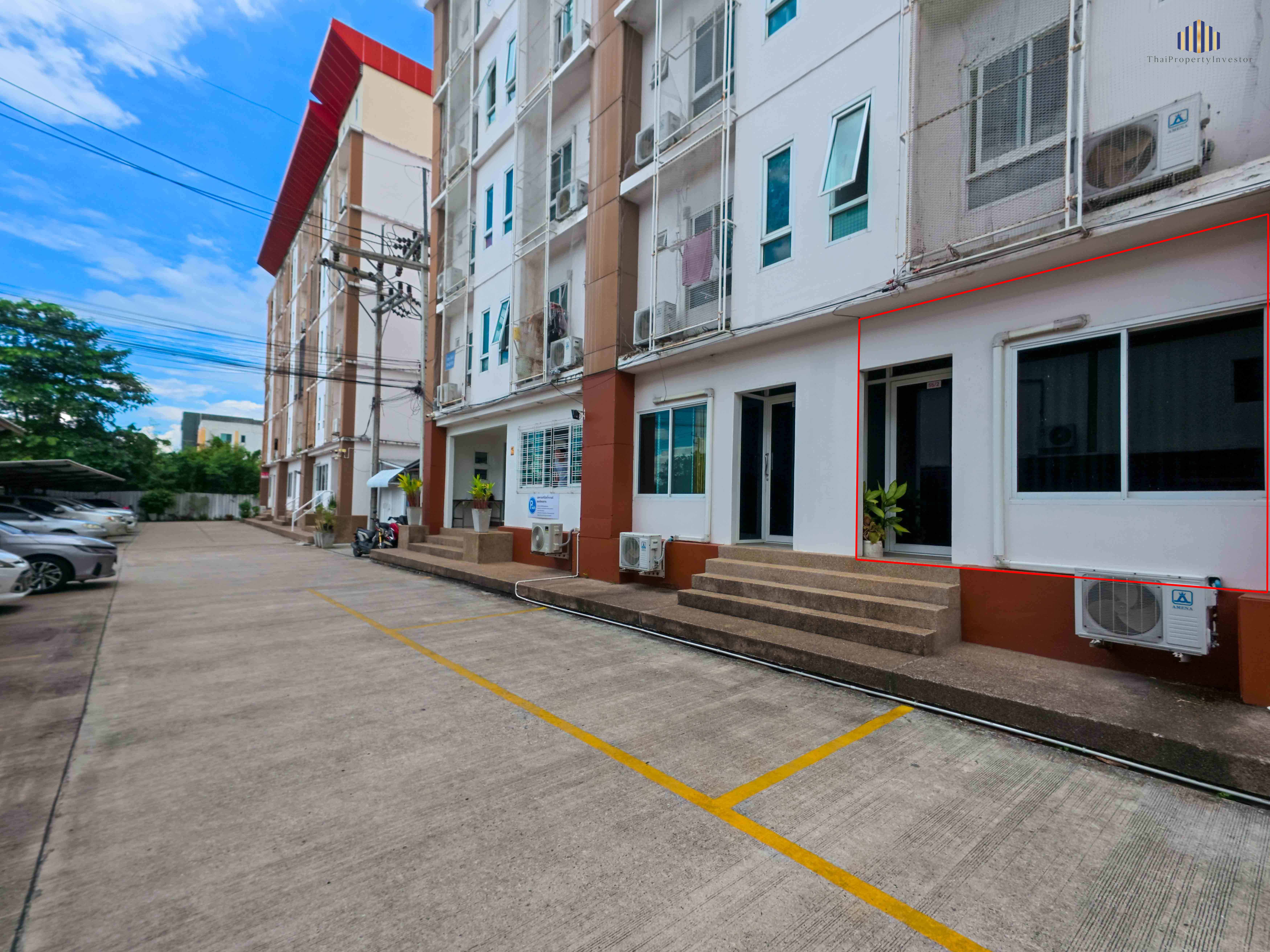 Urgent Sale! Ready-to-Move-In Large Studio Condo Klai Tawan Residence: 1st floor unit with a spacious 31.12 sq.m. layout, features a clearly partitioned kitchen and a full set of furniture. High-potential location with convenient access – รูปที่ 2