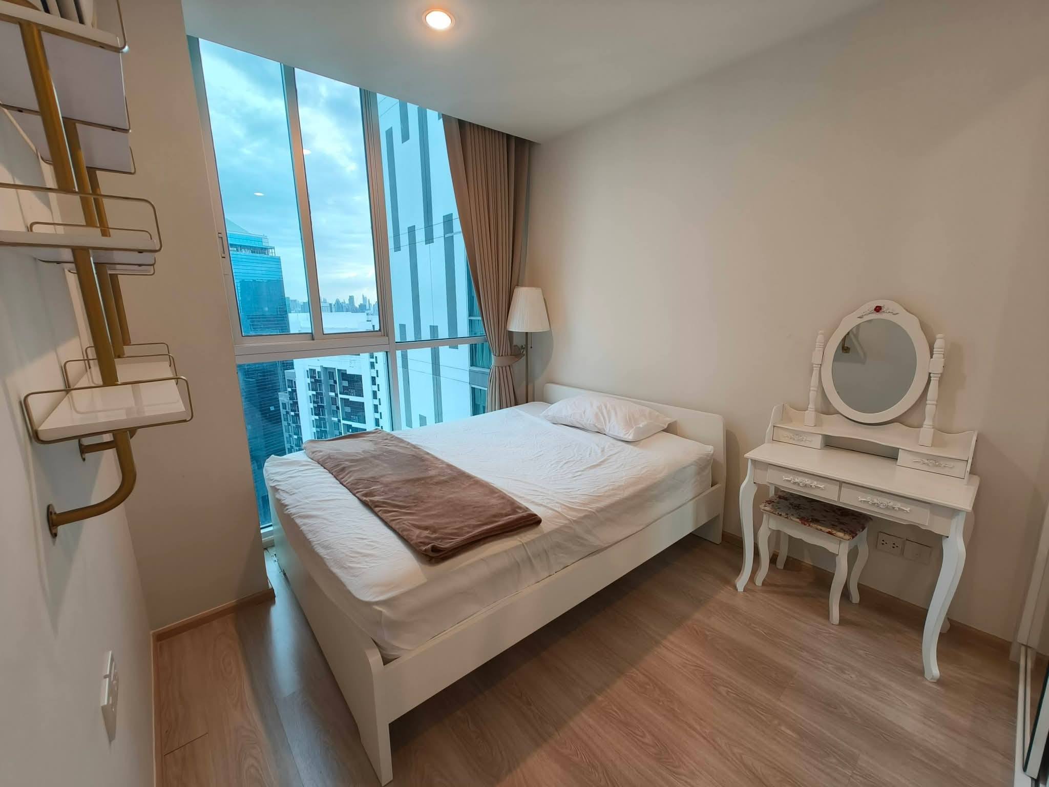 Condo for rent, next to MRT Cultural Center, 80 m., opposite Esplanade Ratchada, near True Building, AIA, Central Rama 9.