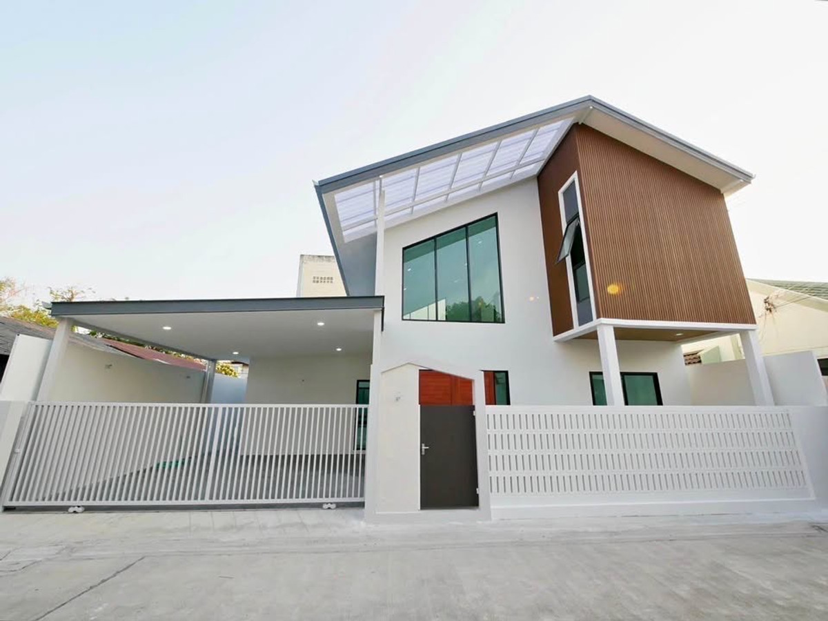 The most beautiful 2-story detached house‼️3 bedrooms, 3 bathrooms, 2 parking spaces / lots of usable space🔥Special promotion 6.5 million ❌Selling for 5.99 million only🔥 Free transfer‼️ The most beautiful 2-story detached house‼️3 bedrooms, 3 bathrooms, 2 parking spaces / lots of usable space🔥Special promotion 6.5 million ❌Selling for 5.99 million only🔥 Free transfer‼️