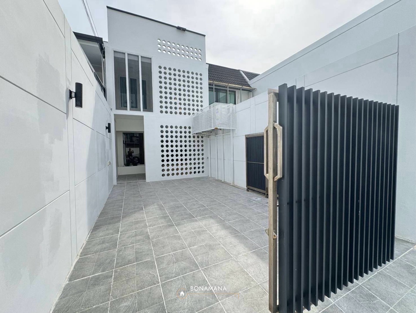 ขายทาวน์เฮาส์ – รีโนเวทใหม่ทั้งหลัง สุขุมวิท 71 ขายทาวน์เฮาส์ – รีโนเวทใหม่ทั้งหลัง สุขุมวิท 71