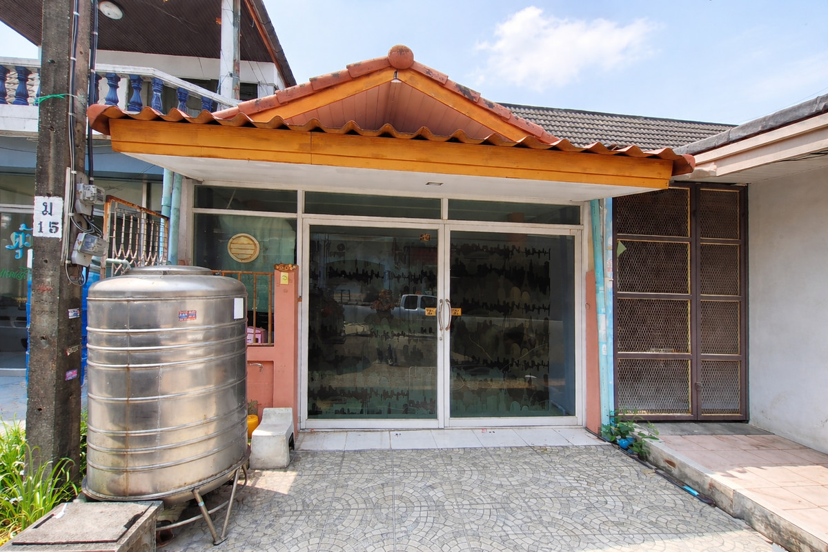 ทาวน์โฮมทำเลดี ซ.สวนสยาม 1 เข้าออกสะดวก ทำเลดี ใกล้แหล่งชุมชน ร้านค้า ตลาด และเดินทางเข้า-ออกได้หลายเส้นทาง เหมาะทั้งอยู่อาศัยเองหรือปล่อยเช่าในทำเลสวนสยาม  – รูปที่ 2