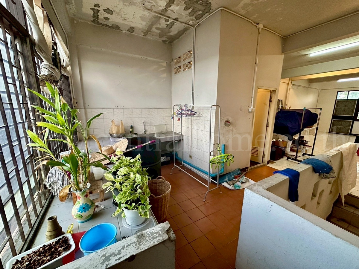 Commercial building, 4.5 floors, Khubon 27, Ramintra, newly renovated, ready for business. – รูปที่ 3