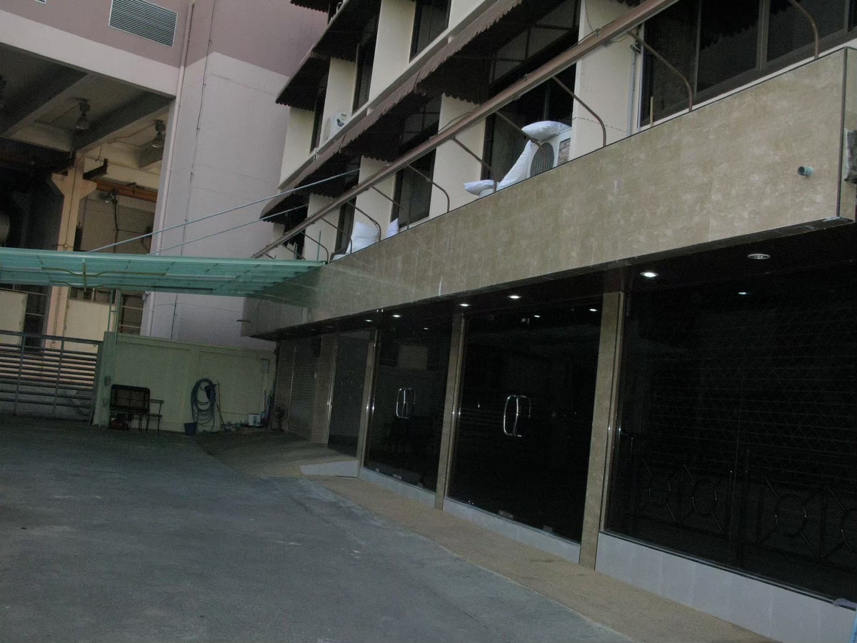 Commercial Building for Selll in Sukhumvit 24