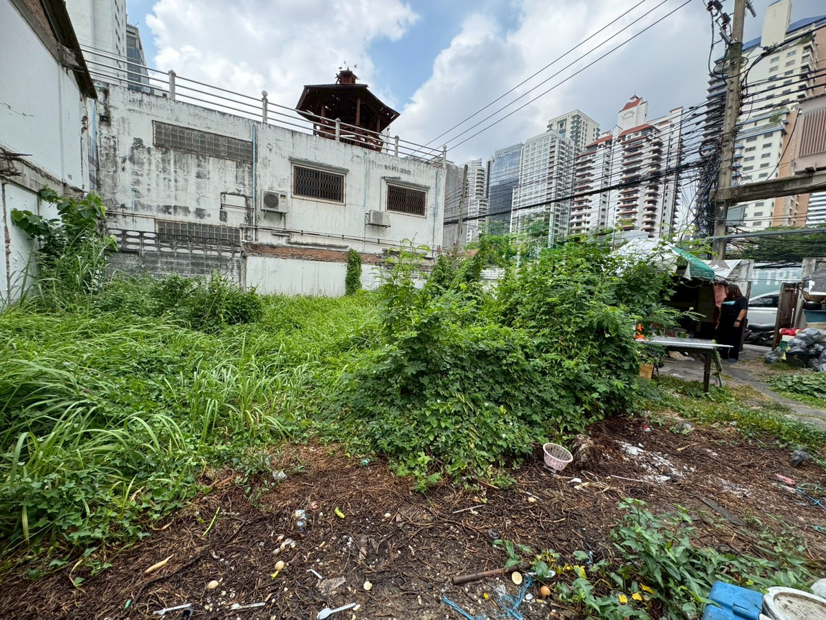 Beautiful plot of land for sale In the heart of Sukhumvit 23 with construction permit for 8-story building **850,000/wa** (N.2107) Beautiful plot of land for sale In the heart of Sukhumvit 23 with construction permit for 8-story building **850,000/wa** (N.2107)