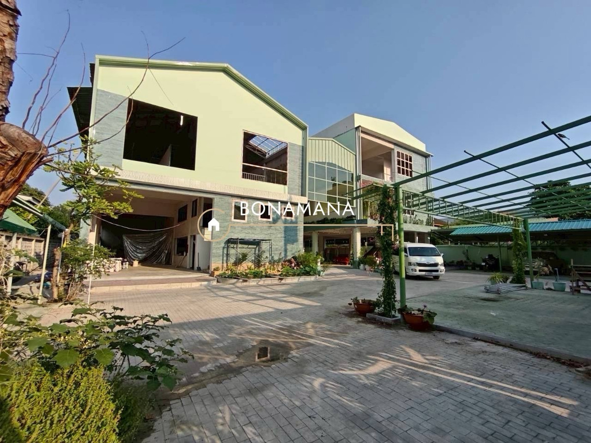 Warehouse/office for rent, Soi Rewadi Tiwanon (MRT Ministry of Public Health 250m) Warehouse/office for rent, Soi Rewadi Tiwanon (MRT Ministry of Public Health 250m)