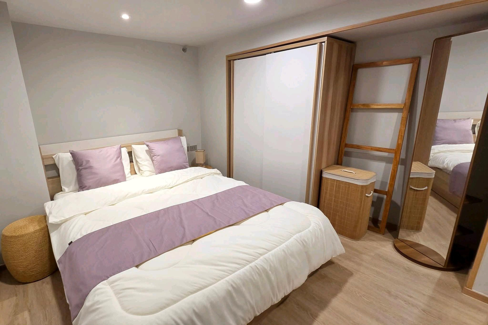🚇💦 เพียง 290 ม. จาก BTS ศาลาแดง เพียง 350 ม. จาก MRT สามย่านห้อง Duplex 1 Bedroom – รูปที่ 3