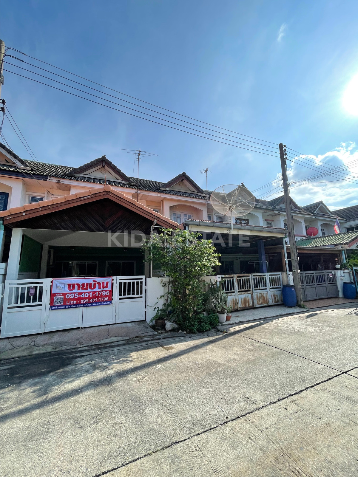 Townhouse for sale, newly renovated, ready to move in Mueang Pracha Village, Bang Khu Wat, Pathum Thani Province